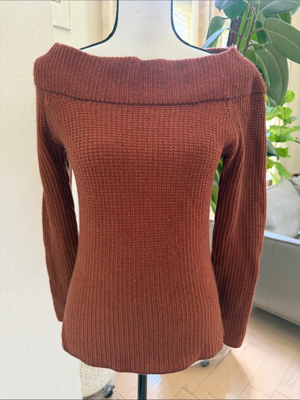 Off-Shoulder Ribbed Knit 100% Cashmere Sweater - Rust Brown